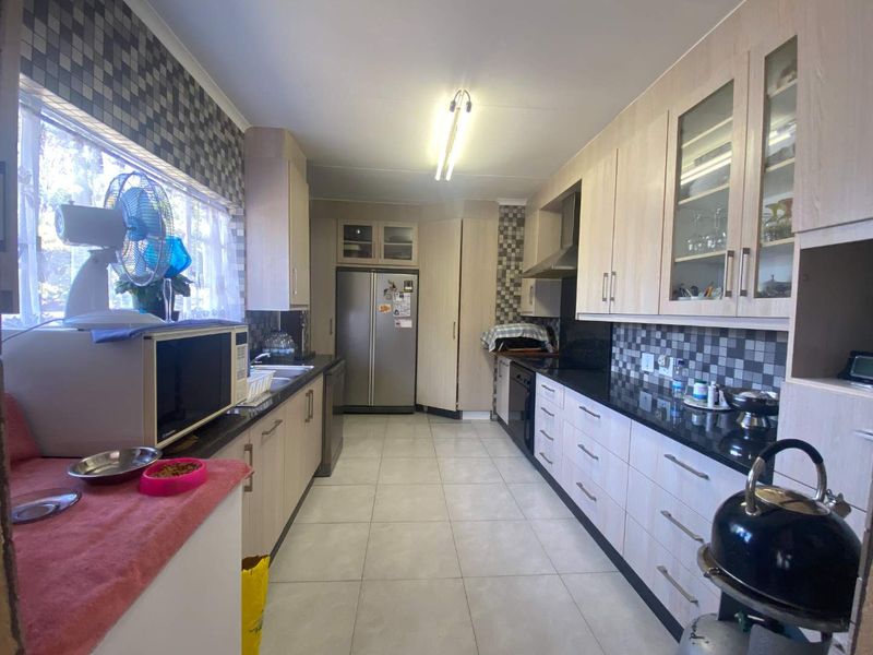 Family Home – Space, Style & Entertaining! - Photo 9