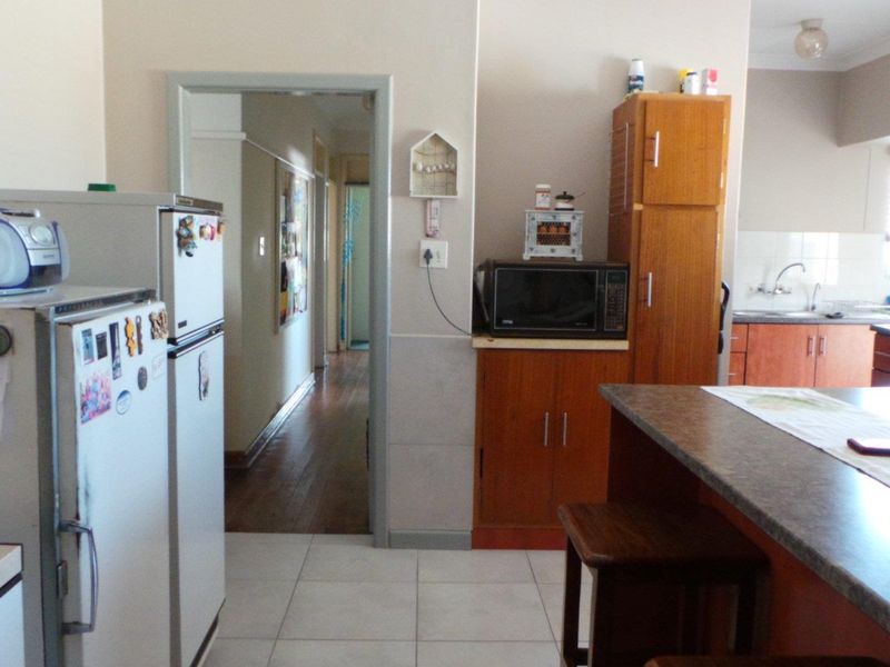 Live and Work - Zoned Business - Perfect to trade from home - Photo 4