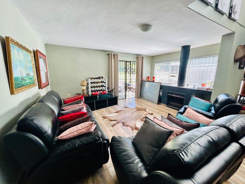 This absolutely Gorgeous, Move in ready Property for sale - Photo 4