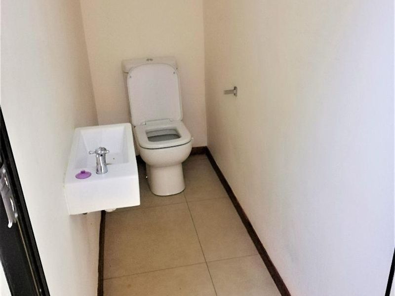 3 Level Townhouse To Let - Photo 5