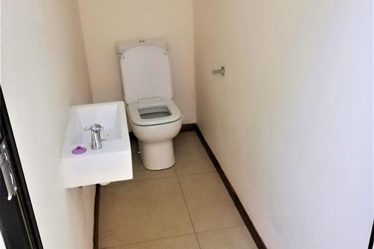 3 Level Townhouse To Let - Photo 5
