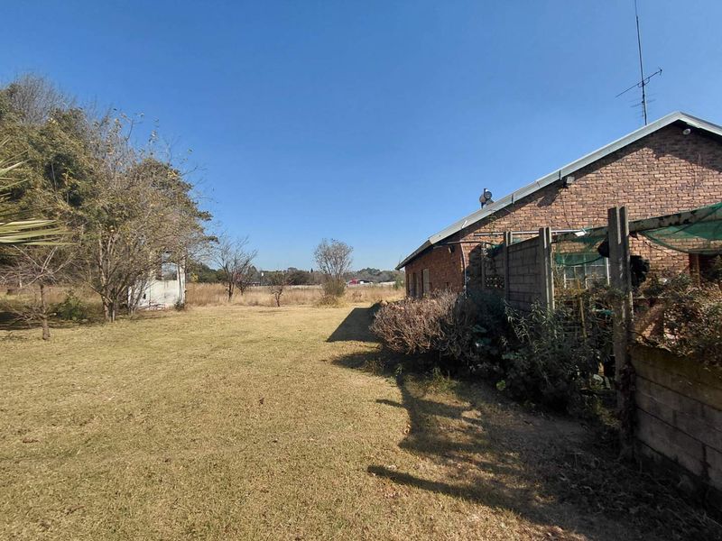 "Endless Possibilities on Pomona's 2.2 Acres!" - Photo 8