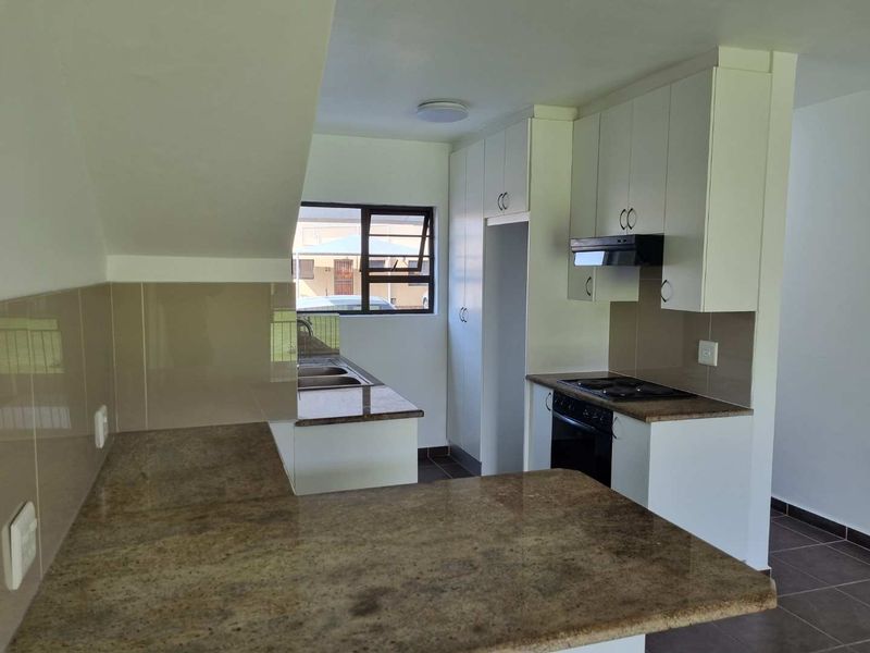 Experience this Delightful, Stylish Ground Floor Apartment in the hart of Gonubie. - Photo 3