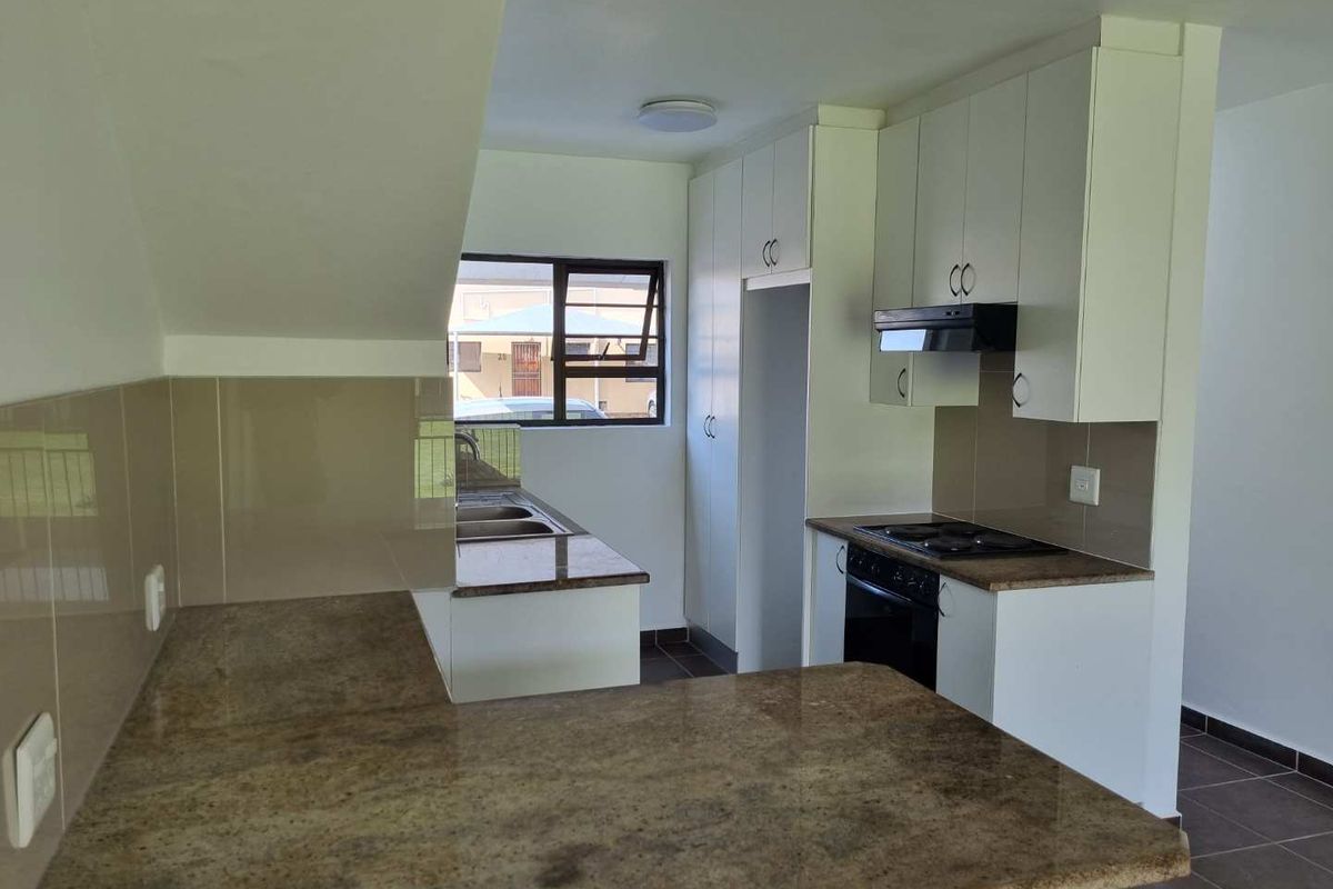 Experience this Delightful, Stylish Ground Floor Apartment in the hart of Gonubie. - Photo 2