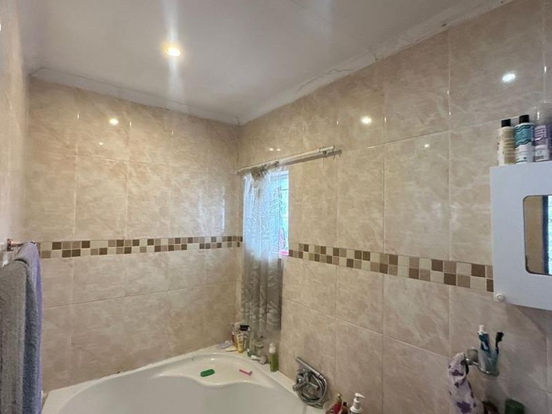 3 Bedroom House for Sale - Photo 3