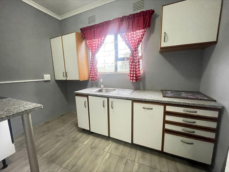 Modern Bachelor Flatlet with Separate Kitchen &amp; Parking – All Inclusive in Reservoir Hills - Photo 2
