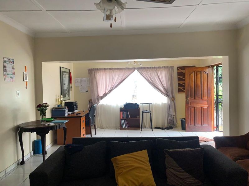 **Charming 3-Bedroom Home with Income Potential in a Tranquil Neighborhood** - Photo 4