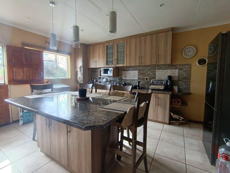 Seize the Opportunity: Dual Homes in Desirable Lakeview - Photo 6