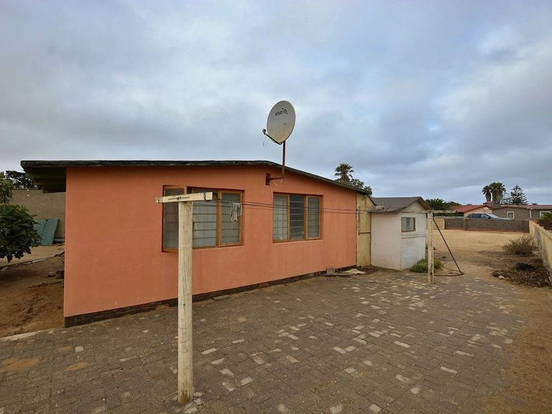Ext 1, Henties Bay:  FIxer-upper on a large stand - Photo 10
