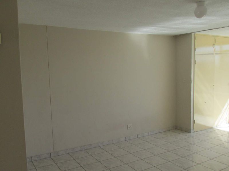 A BACHELOR FLAT TO RENT IN PRETORIA CENTRAL - Photo 4