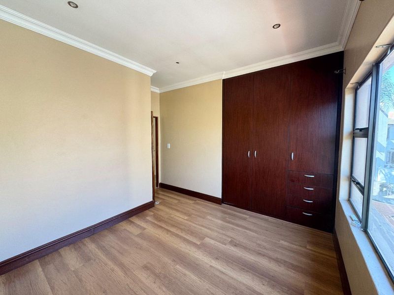 5 Bedroom Family Home to Rent in Valley View Estate, Centurion - Photo 10
