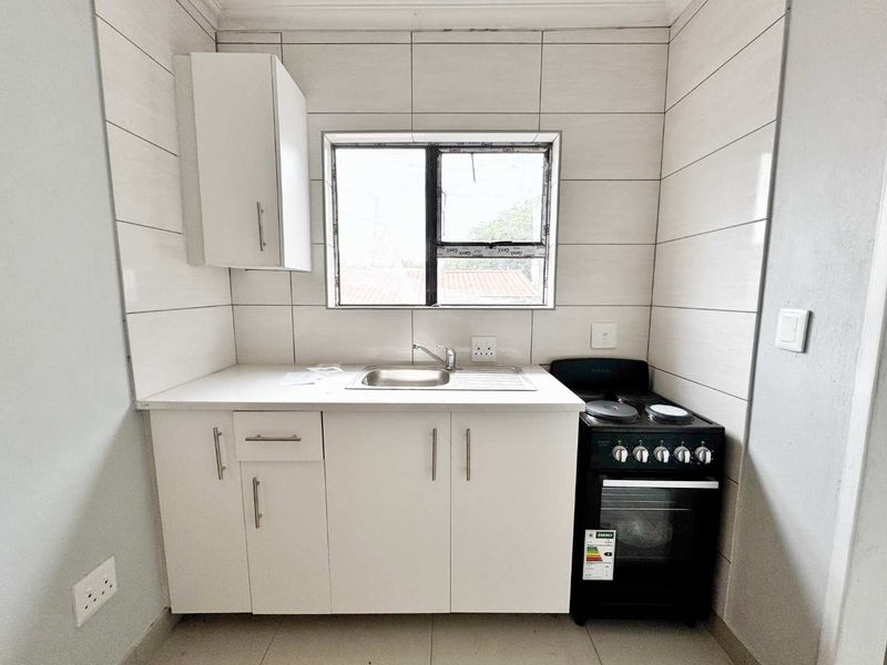 Modern Studio Apartment - Photo 2