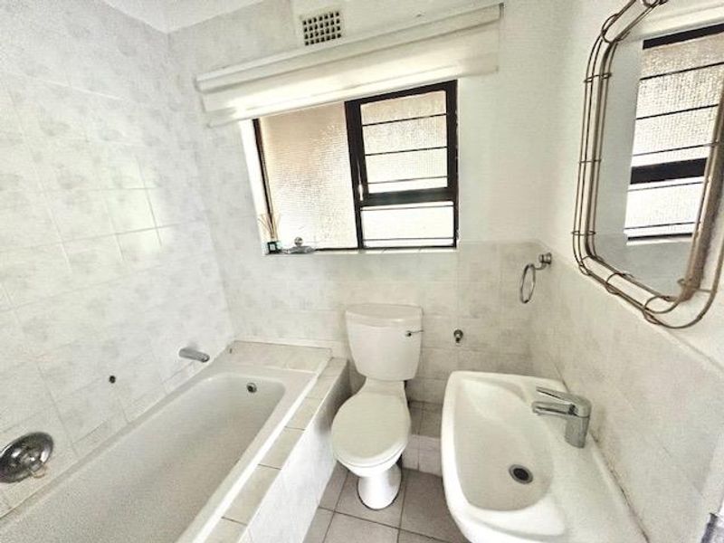 Beautiful Unfurnished One Bedroom apartment in Morningside FOR SALE - Photo 8