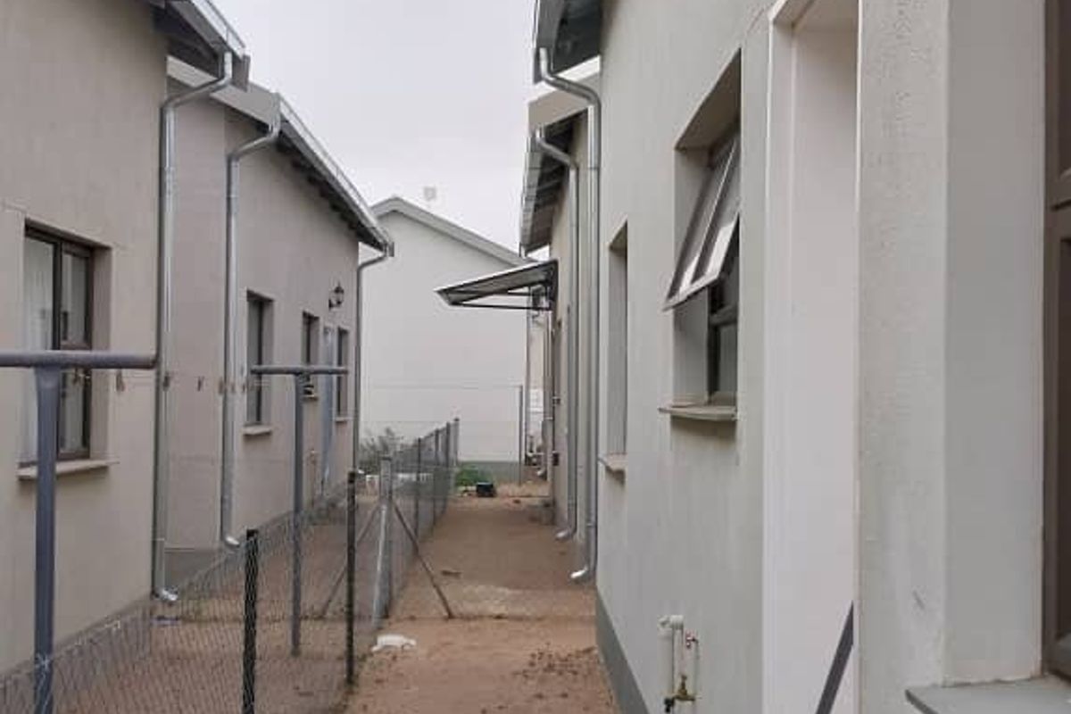 Open Floor Plan Bliss: Perfect for Small Families - Photo 3