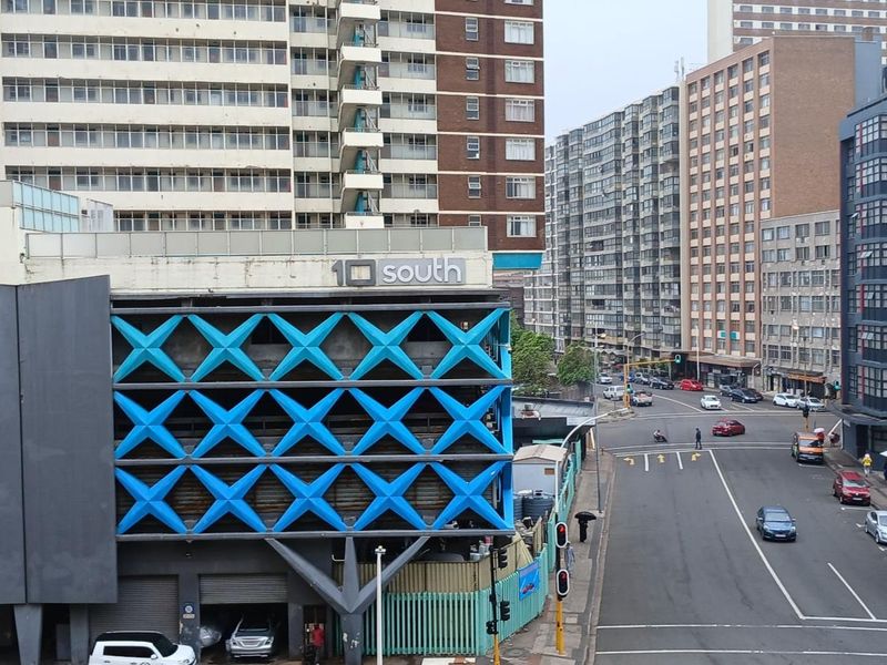 Secure 1-Bedroom Apartment in Vibrant Durban Central Complex - Photo 8