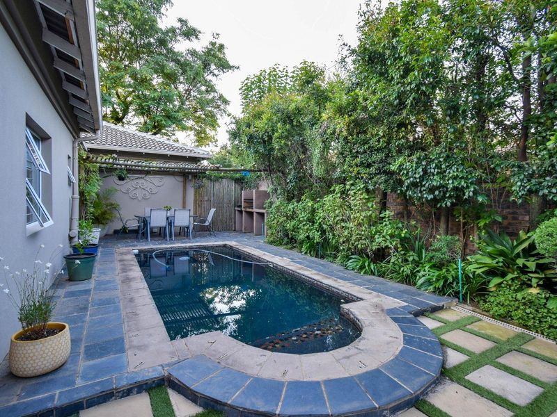 Stunning 5 Bedroom home where location is key! - Photo 8