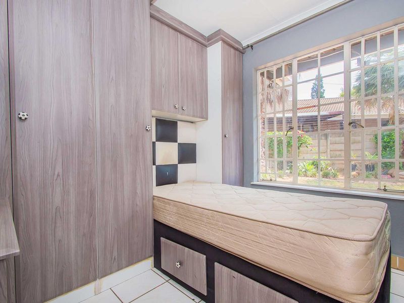 Renovators Dream Project, Commune Living, Large Home? You Choose... - Photo 9