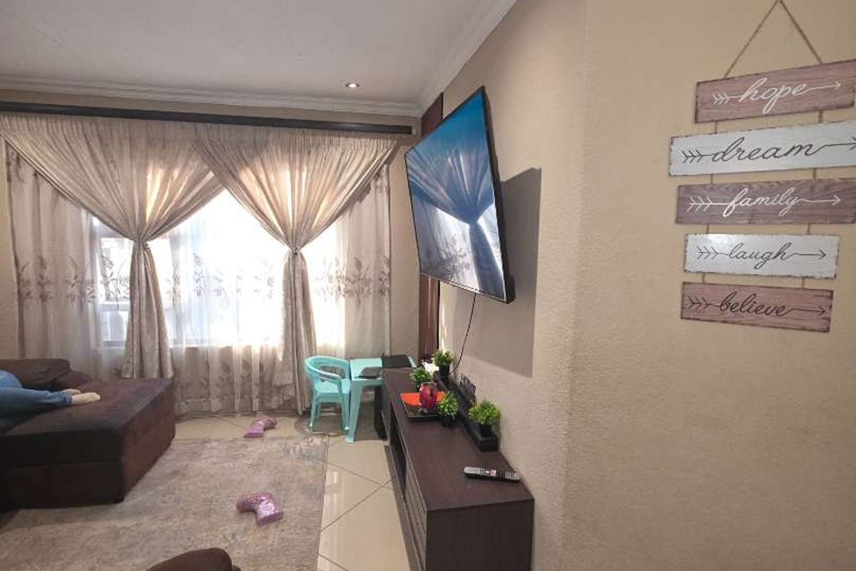Luxury 3-Bedroom home with modern finishes for sale in Mahube Valley, - Photo 3