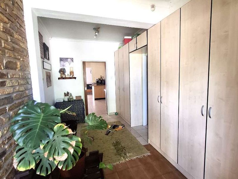 Spacious Family Home set in a tranquil setting - Photo 3