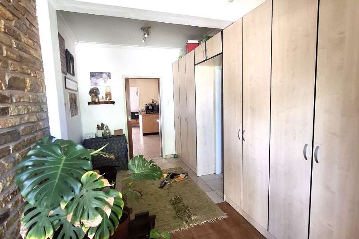 Spacious Family Home set in a tranquil setting - Photo 3