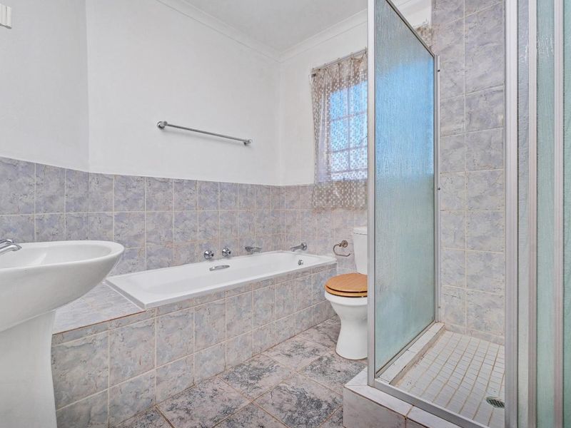 Well Appointed 2-Bedroom Townhouse With Spacious Private Garden - Photo 8