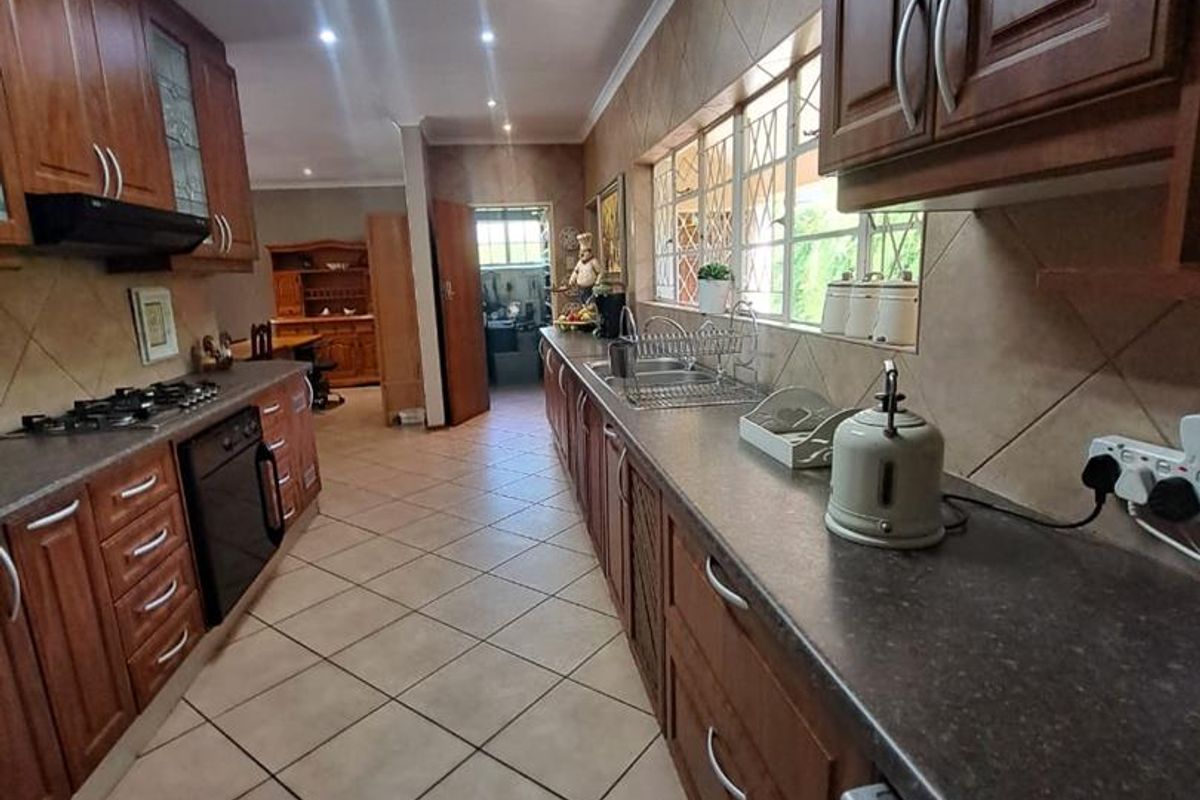 Charming Family Home with Modern Amenities - Photo 4