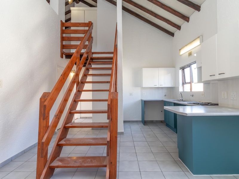 Cozy 3 Bedroom / Large Loft, 2 Bathroom Apartment - Photo 9