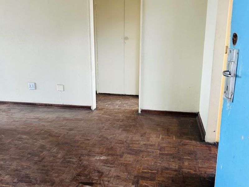 2 bedroom Apartment - Photo 2