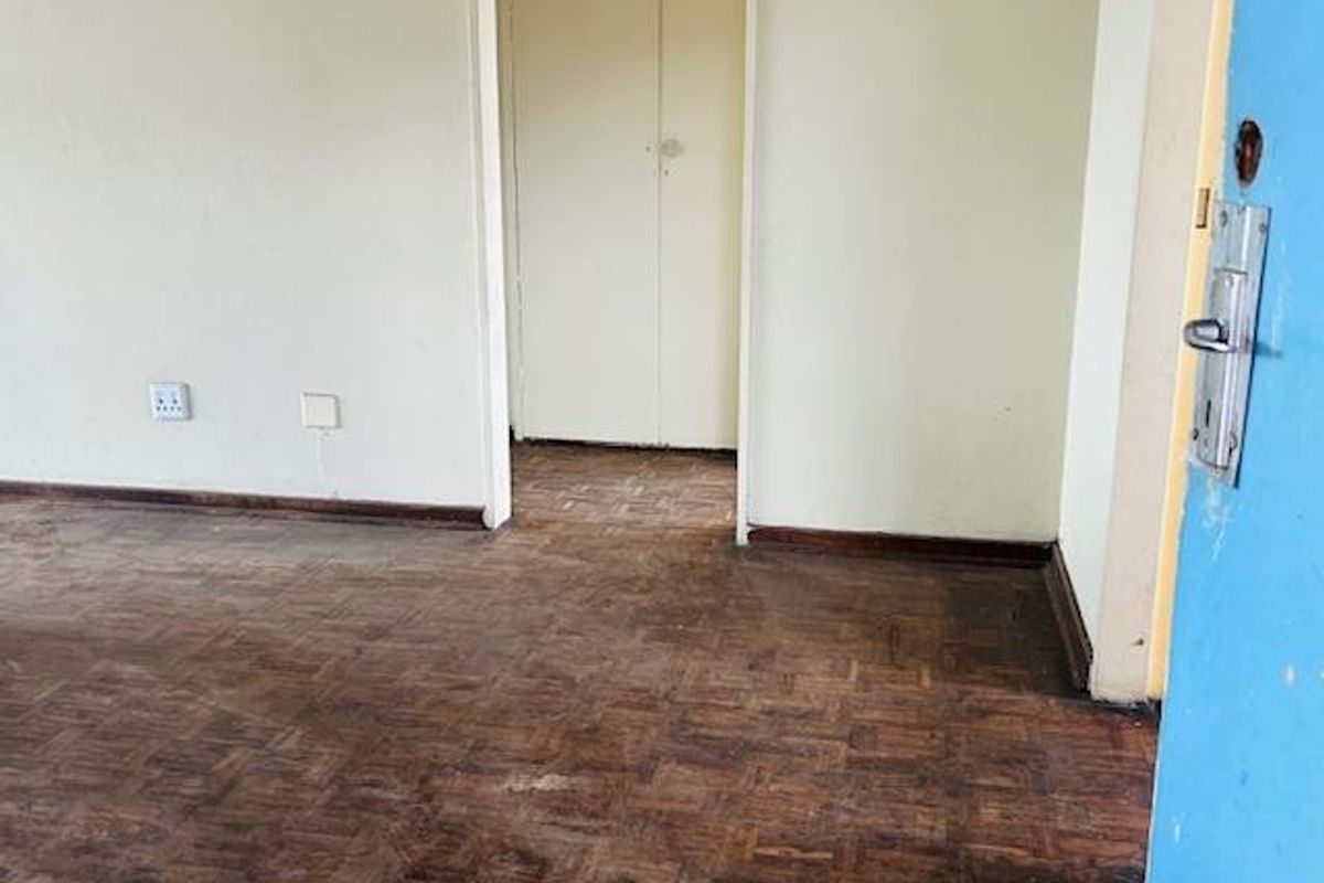 2 bedroom Apartment - Photo 2