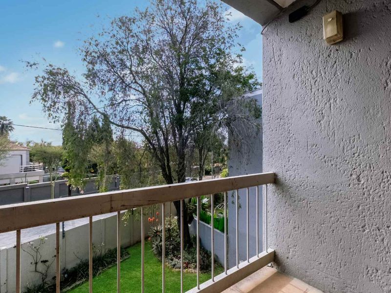 2 BEDROOM, 2 BATHROOM APARTMENT FOR SALE IN FOURWAYS - Photo 6
