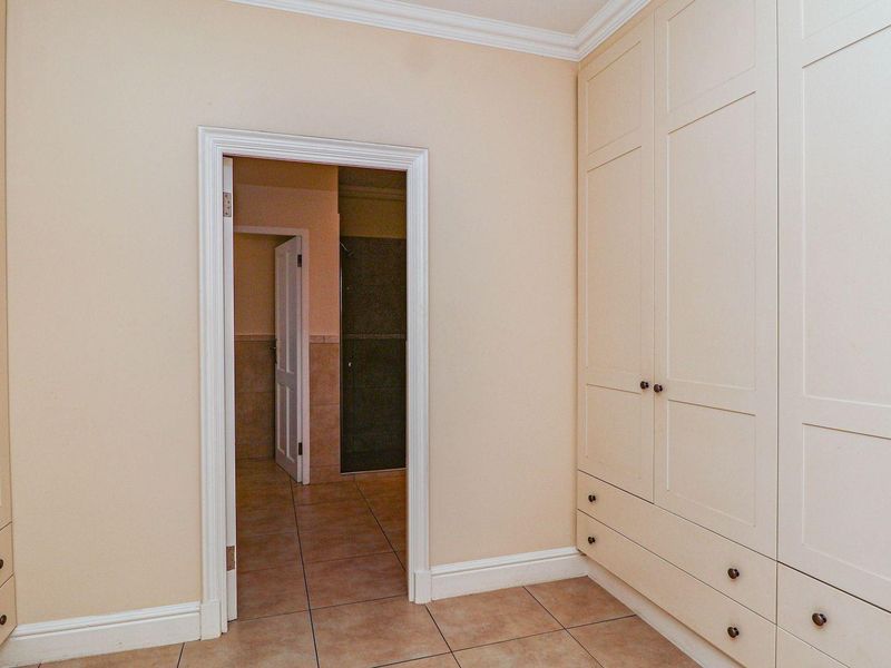 Light, bright and easy to maintain. - Photo 5