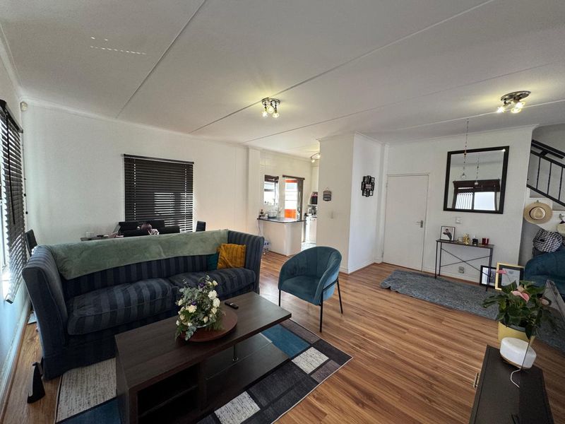 Exceptionally Neat Double-Storey Home in the Heart of Royal Ascot - Photo 4