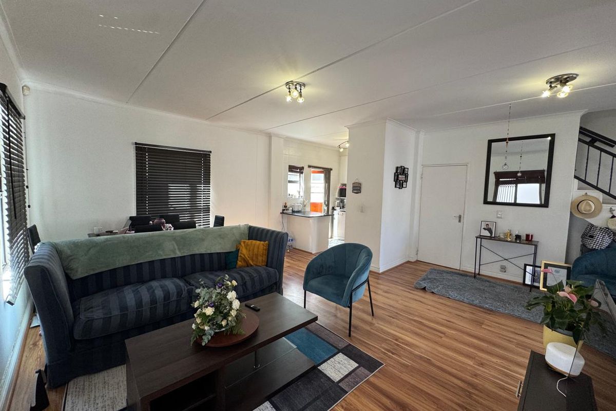 Exceptionally Neat Double-Storey Home in the Heart of Royal Ascot - Photo 4