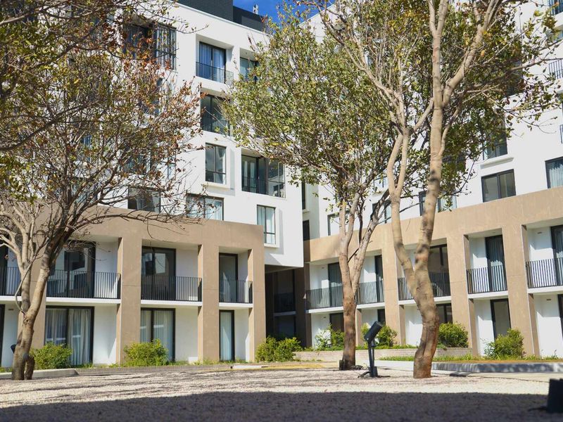 STUPENDOUS FULLY FURNISHED STUDIO APARTMENT IN THE NEW AND ICONIC COMPLEX IN ROSEBANK - Photo 2