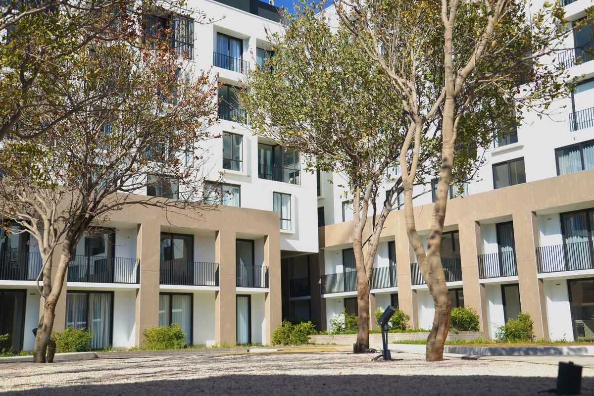 STUPENDOUS FULLY FURNISHED STUDIO APARTMENT IN THE NEW AND ICONIC COMPLEX IN ROSEBANK - Photo 2