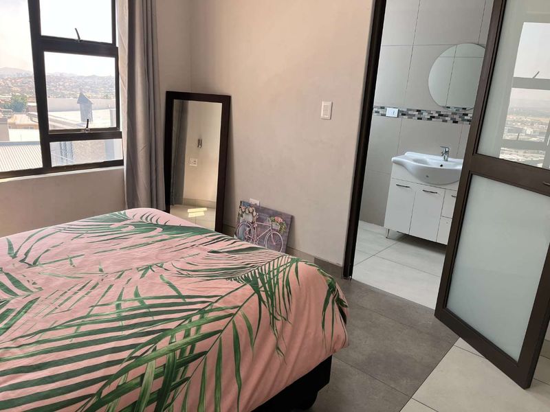 Modern Family Home in with Panoramic Views of Windhoek and mountains - Photo 7