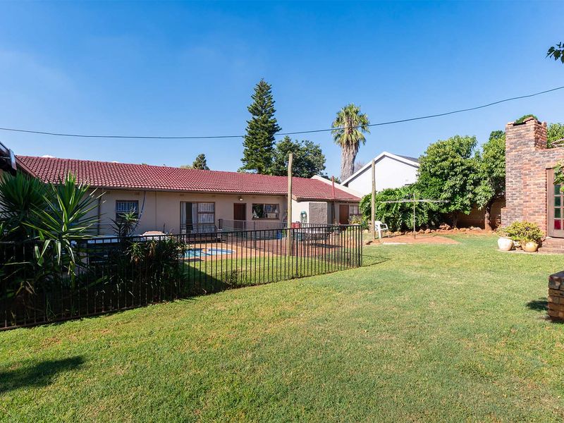 Spacious 5-Bedroom Family Home with Income-Generating Flatlet in Birch Acres - Photo 3