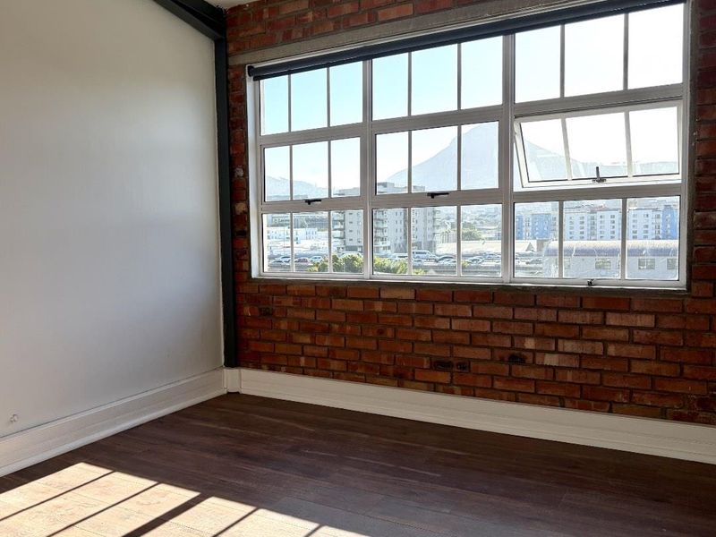 large industrial styled apartment - Photo 5