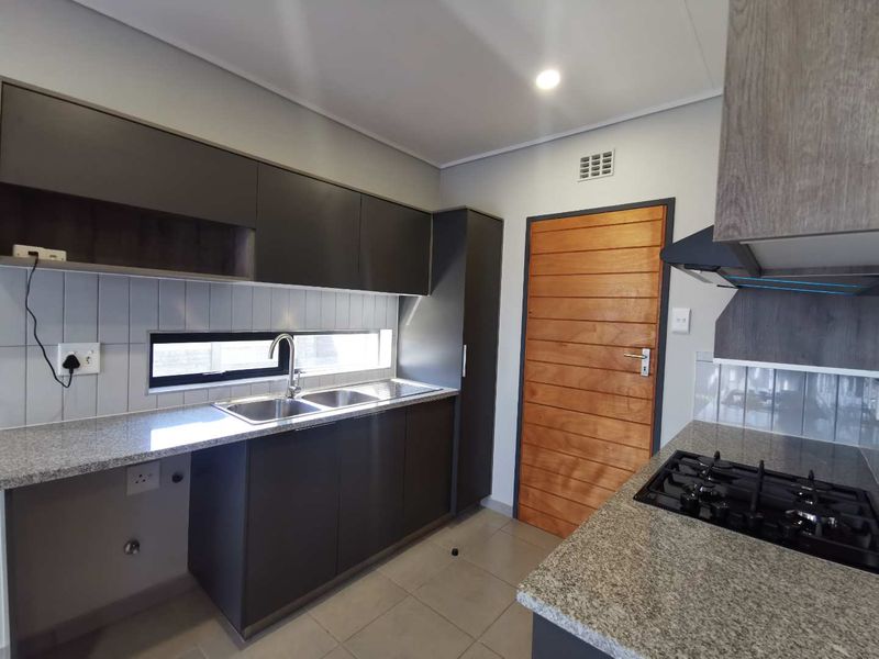 Modern 3-Bedroom Home for Rent in Leopard’s Rest Security Estate – Phase 3 - Photo 5