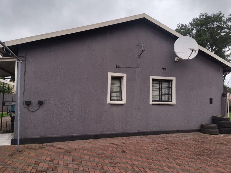 3 Bedroom House For Sale in Vanderbijlpark CW2 - Photo 4