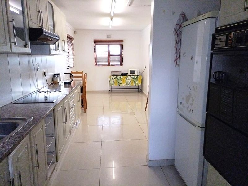 Spacious 4 Bedroom 3 Bathroom home for sale in a quiet cul-de-sac in Glen Anil - Photo 9