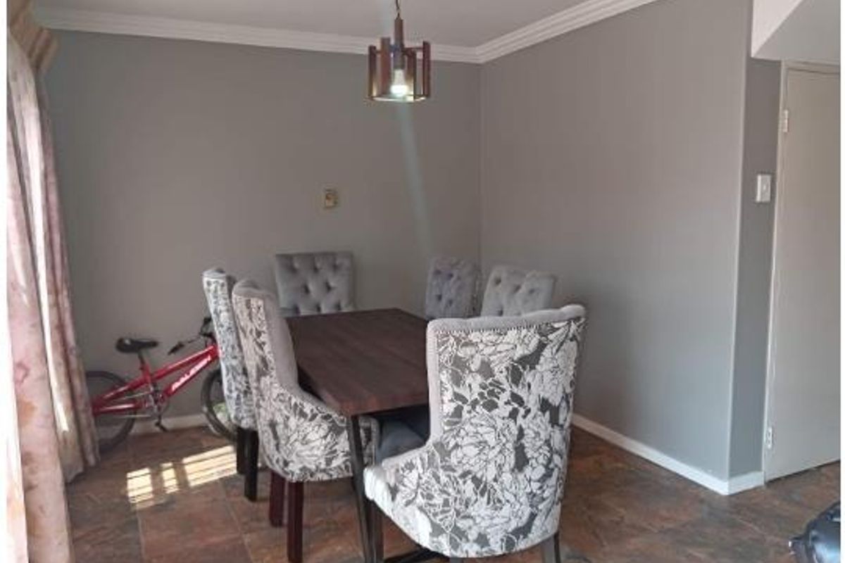 Spacious Family Home in Prime Location - Photo 2