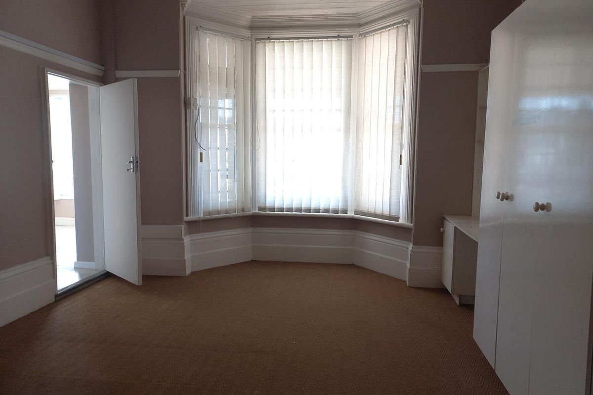 Freestanding corner property, on Cape Road! - Photo 4