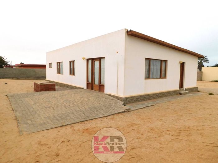 Property #2505663, House For Sale in Henties Bay Central