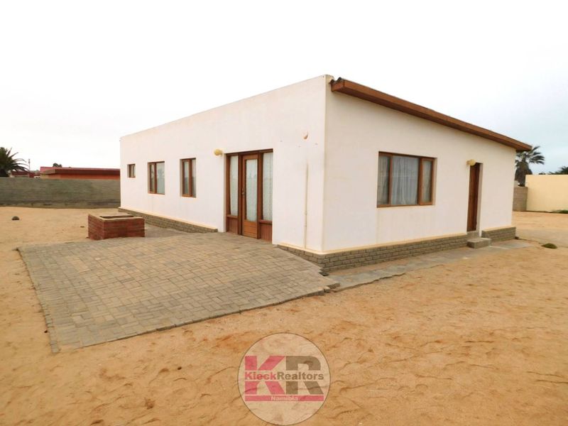 Henties Bay: 3 Bedroom Home For Sale - Photo 1