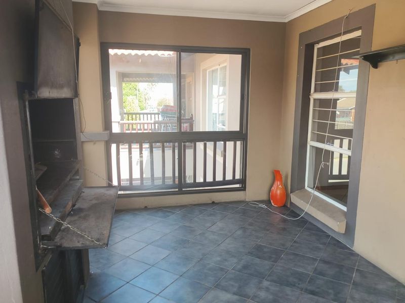 2 BED UNIT + BALCONY + GUARD - Photo 7