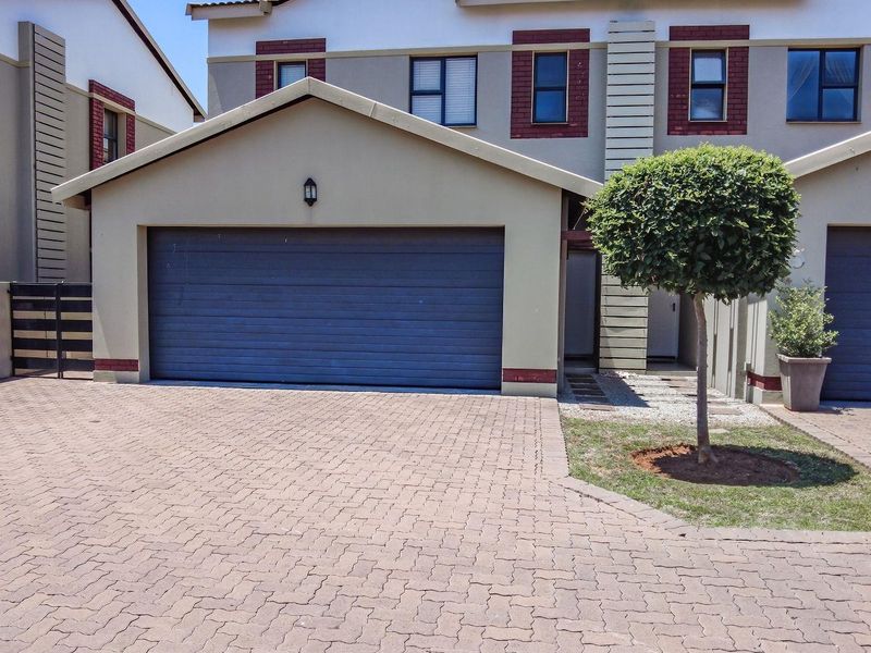 . "Unwind in Style: Elegant Home with Private Garden Bliss! - Photo 2