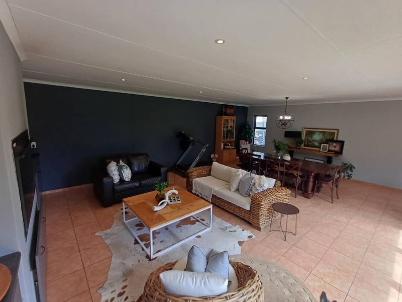 Absolute Stunner! - Photo 9