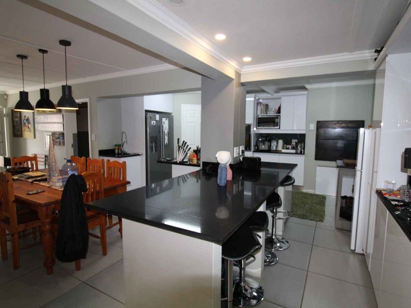 Modern Secure Living Townhouse with an Bachelor Flat - Photo 4