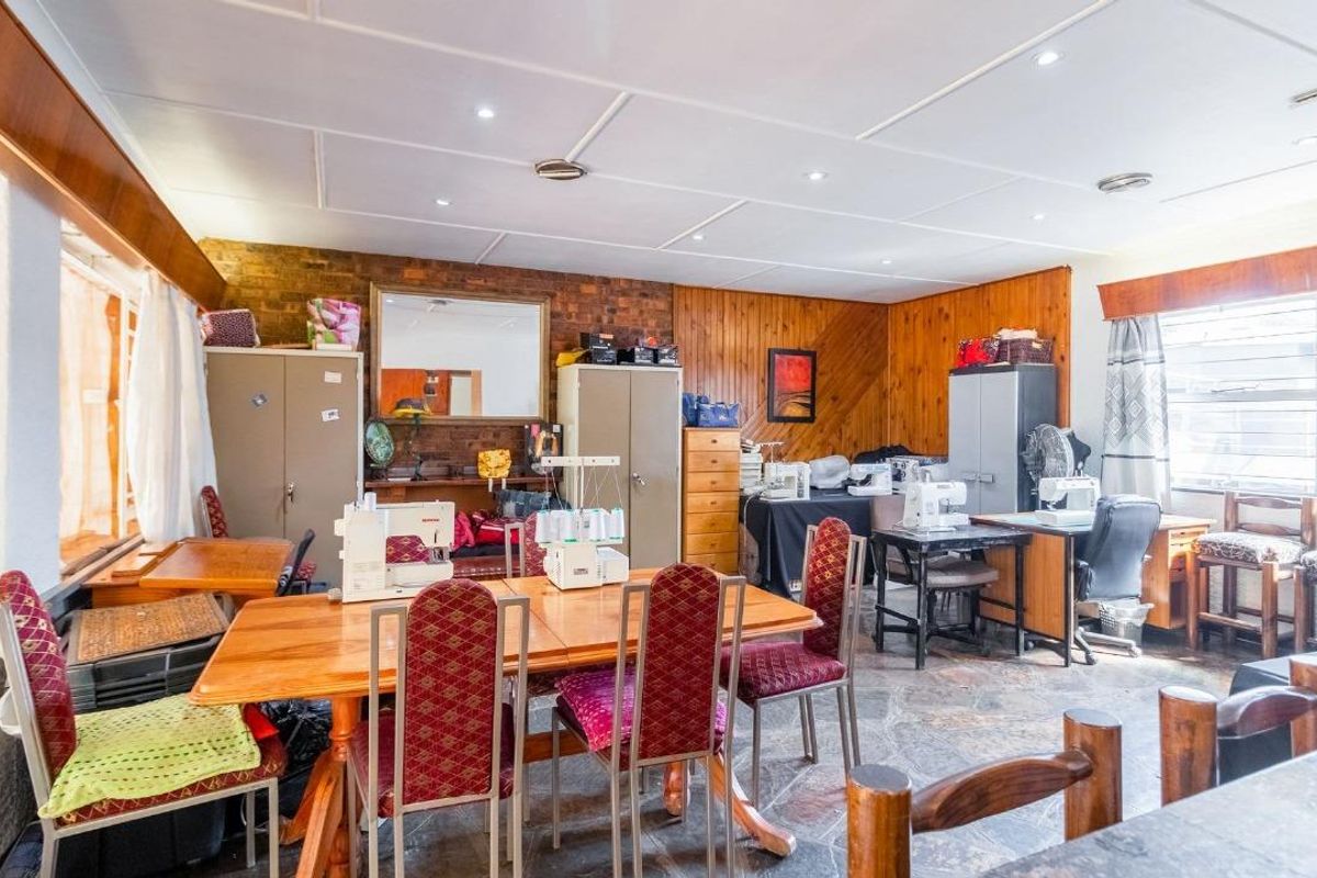 Spacious Family Living Awaits in Sought-After Suburb - Photo 4